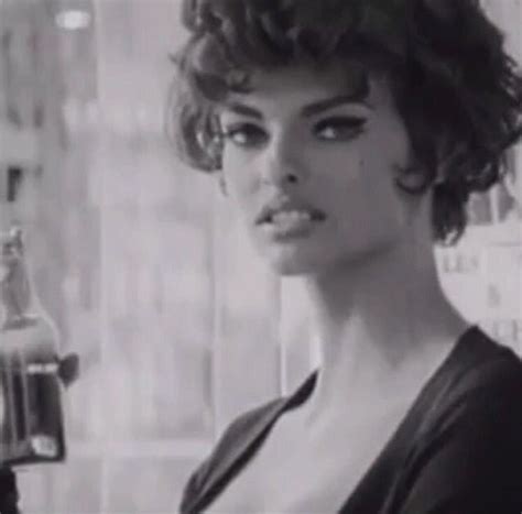 linda evangelista singer.